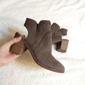 Stunning sonoma suede heeled booties